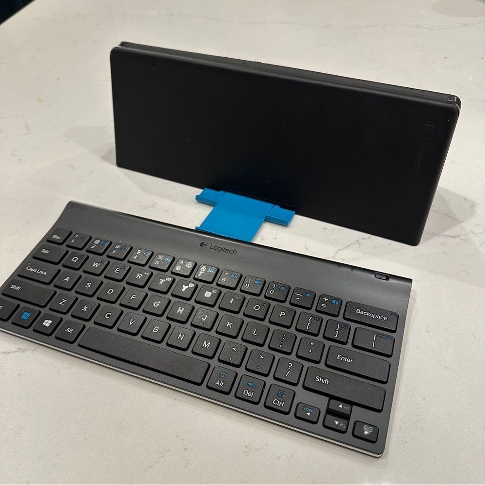 Logitech Wireless tablet Keyboard and stand - Picture 6 of 13